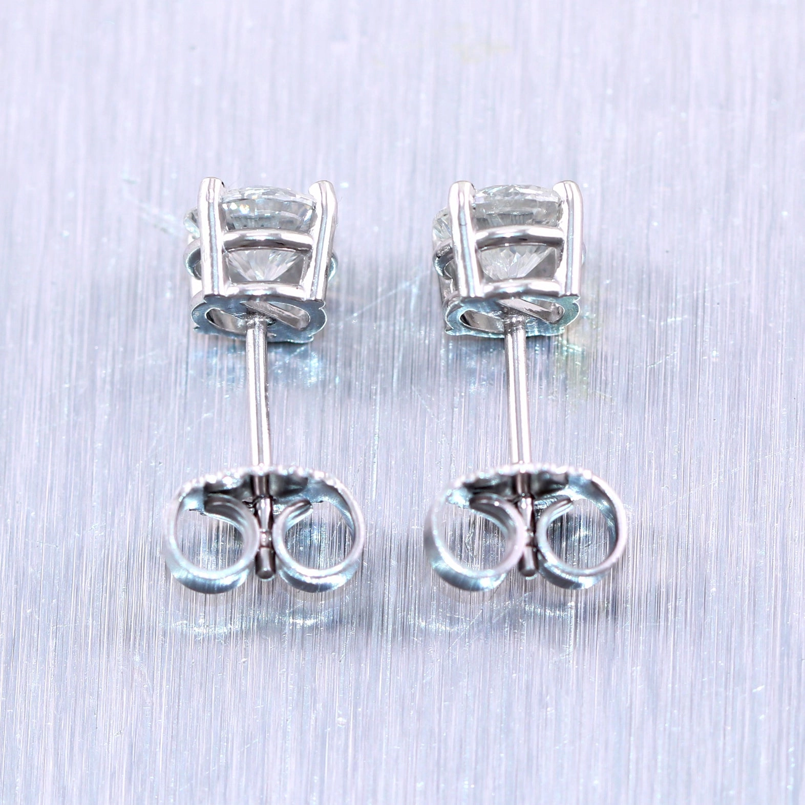 14k White Gold 1.01ctw Diamond Stud Earrings
