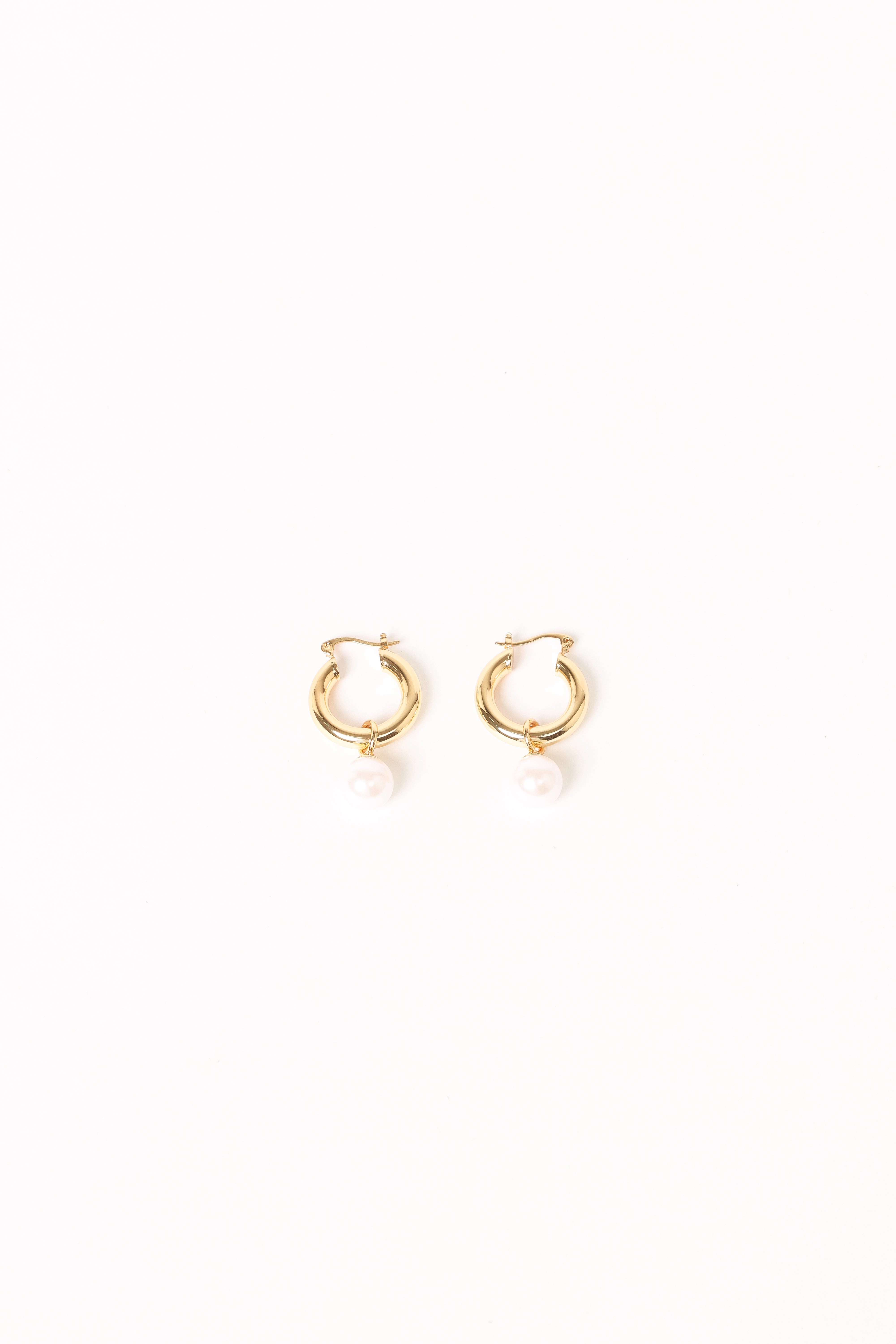 Geneva Earrings - Gold/Pearl